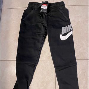 Nike boy’s joggers